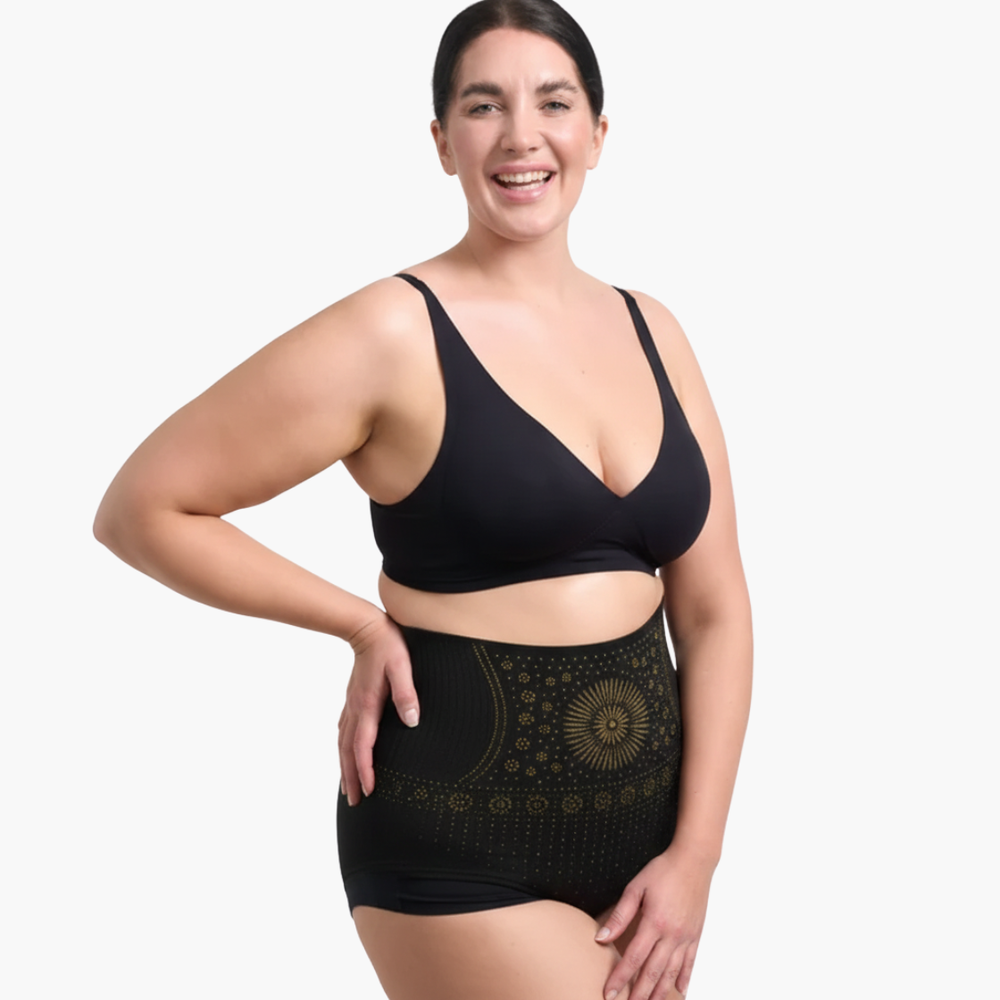 Femme portant culotte sculptante taille haute Nuvia effet ventre plat immédiat 